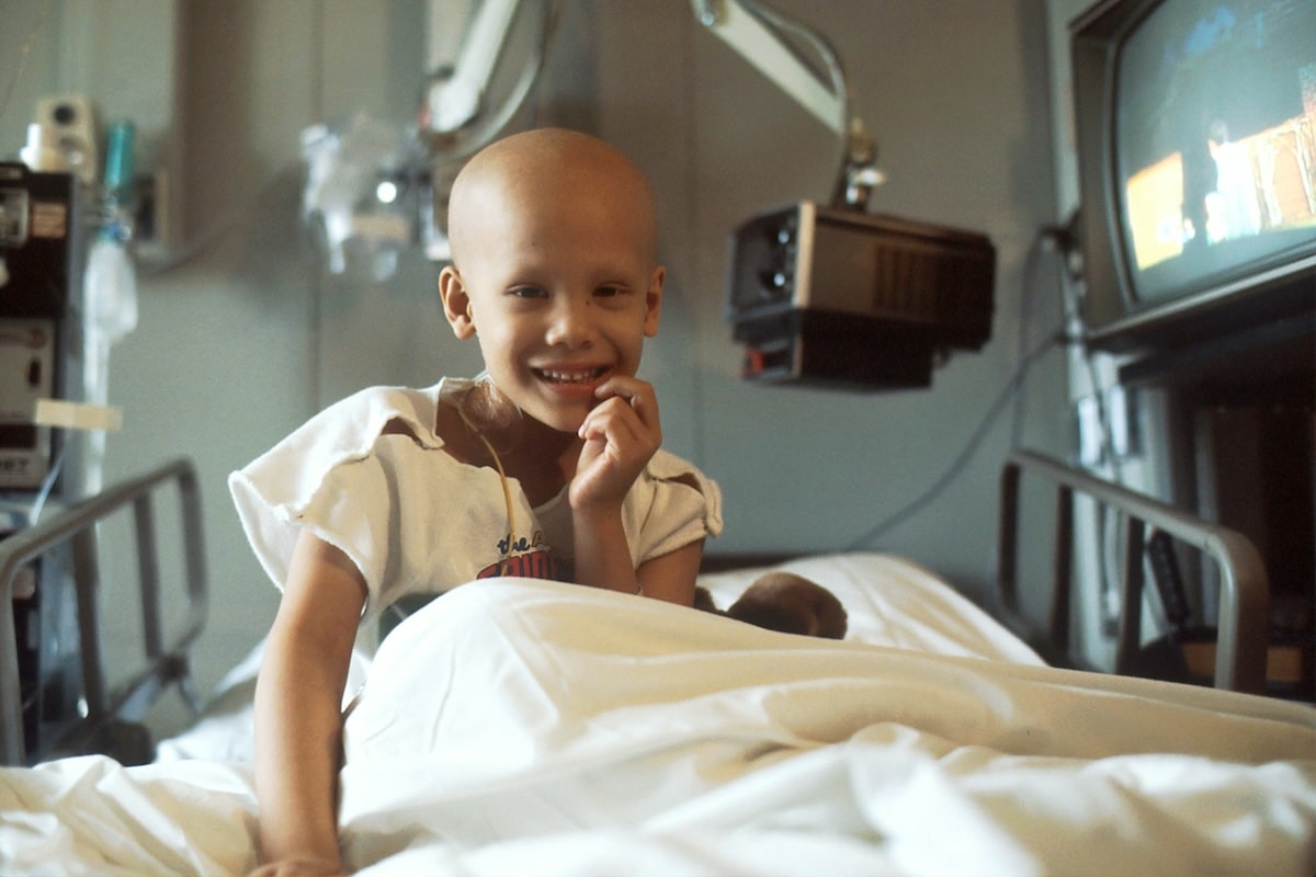 Recherche sur les cancers pédiatriques : pourquoi la suppression d’un budget crucial choque l’opinion