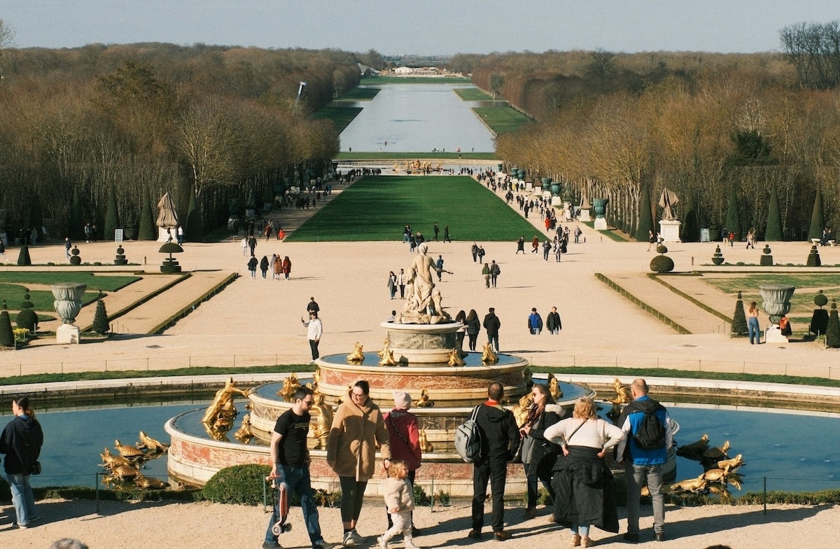 Tourisme de masse : Versailles tire la sonnette d’alarme