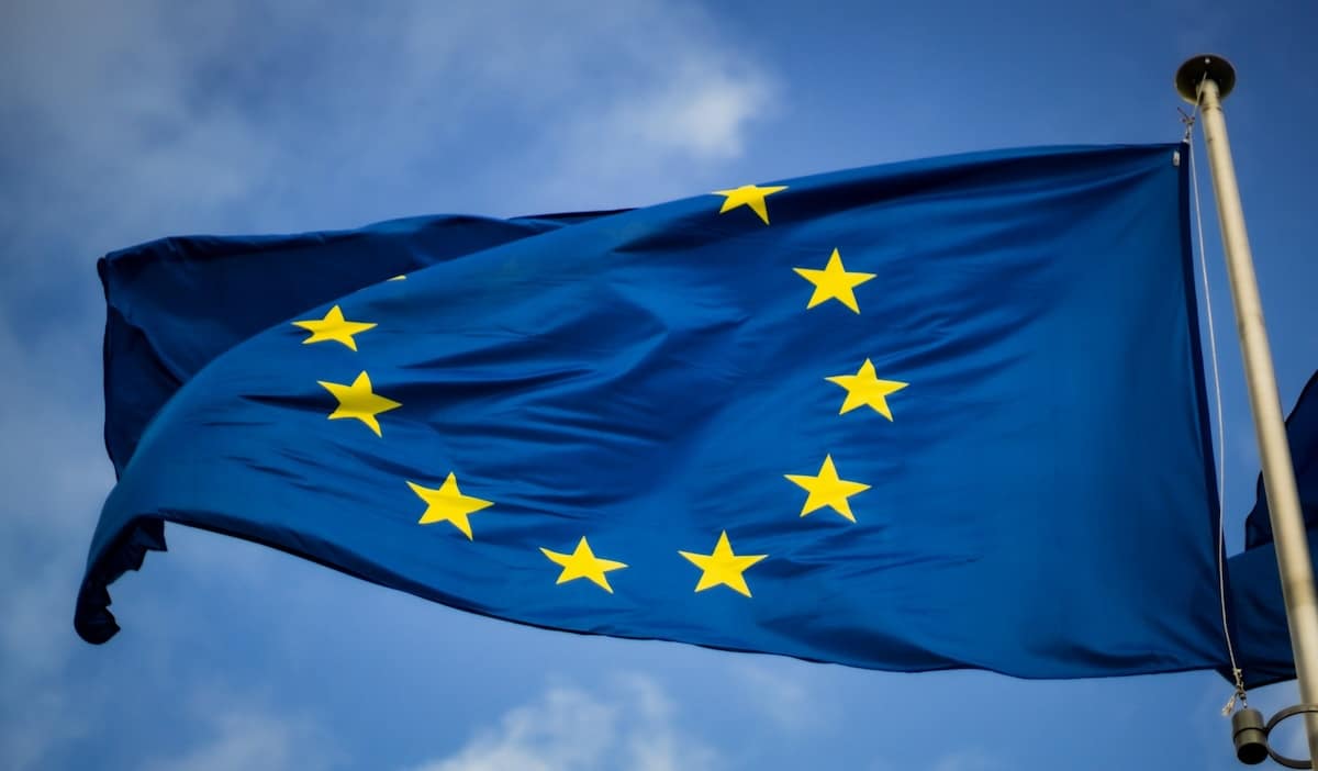 Bruxelles veut contrôler les exportations d’armement de la France !