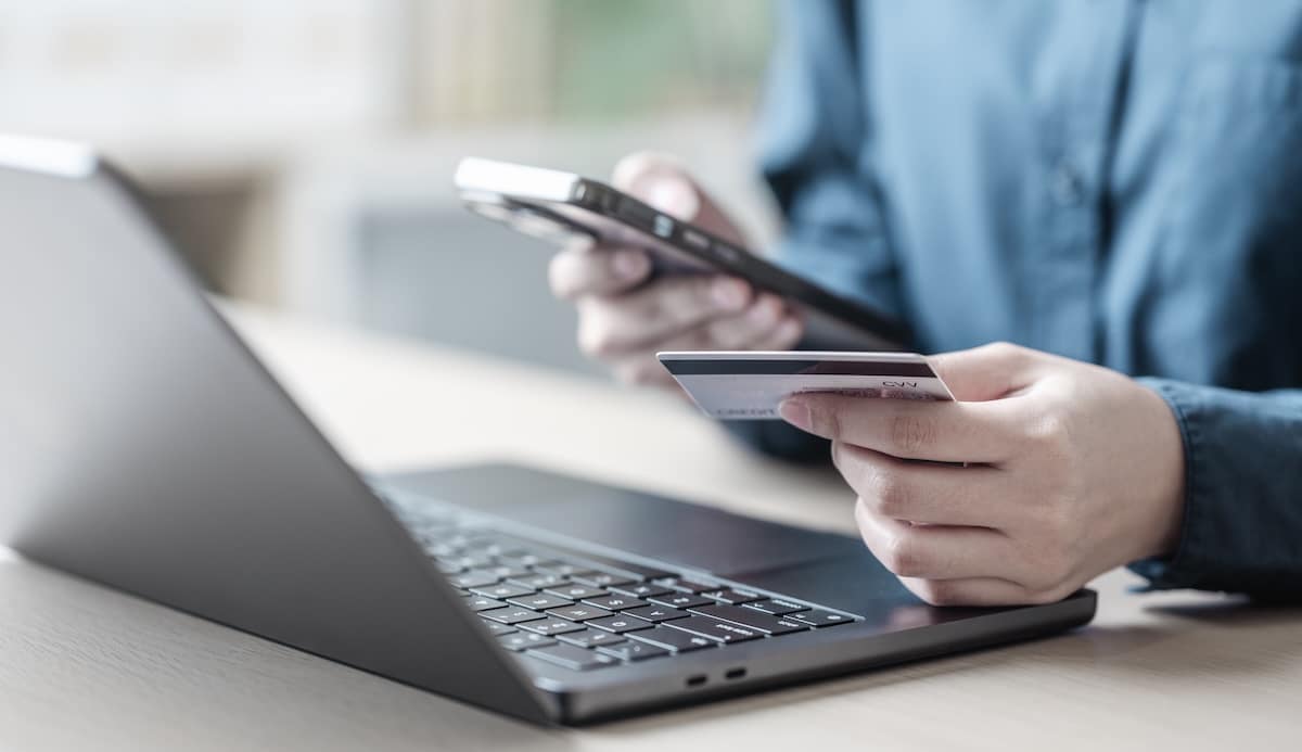Banque en ligne ou banque traditionnelle : que choisir en 2026 ?