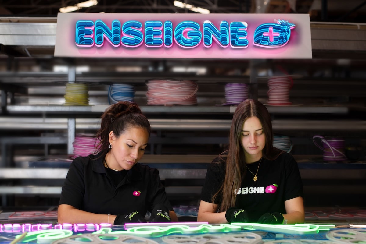 Lettres lumineuses sur mesure : le savoir-faire d’Enseigne Plus au service de la visibilité des marques