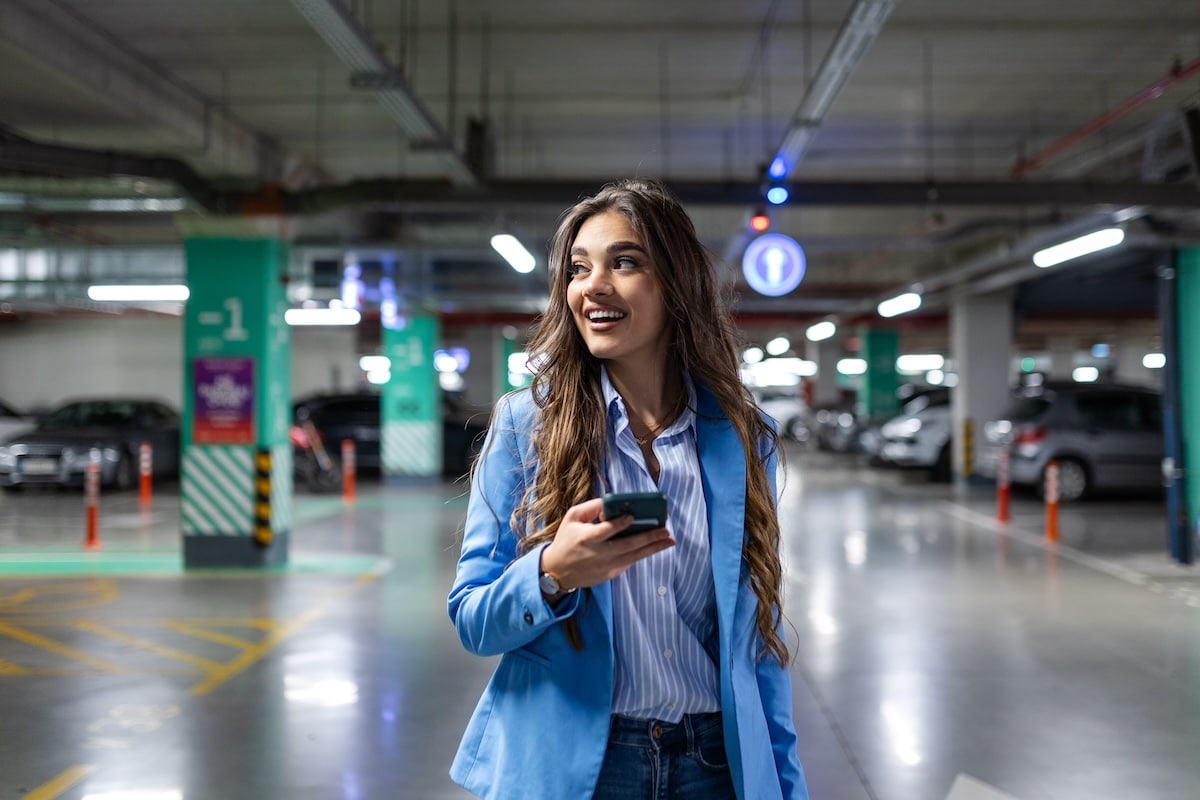 Parking à l’aéroport : comment ne plus se faire plumer avant de prendre l’avion