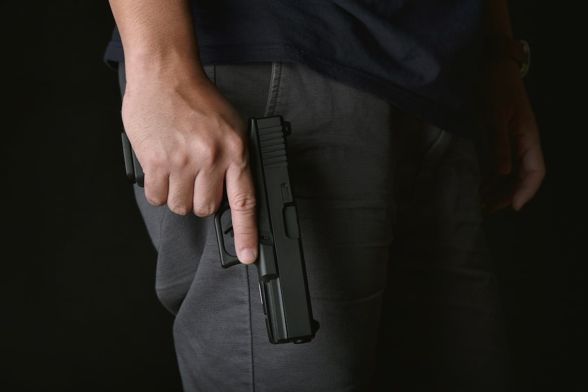 En France, on peut avoir été interné en psychiatrie et acheter une arme : 70 % des cas passent