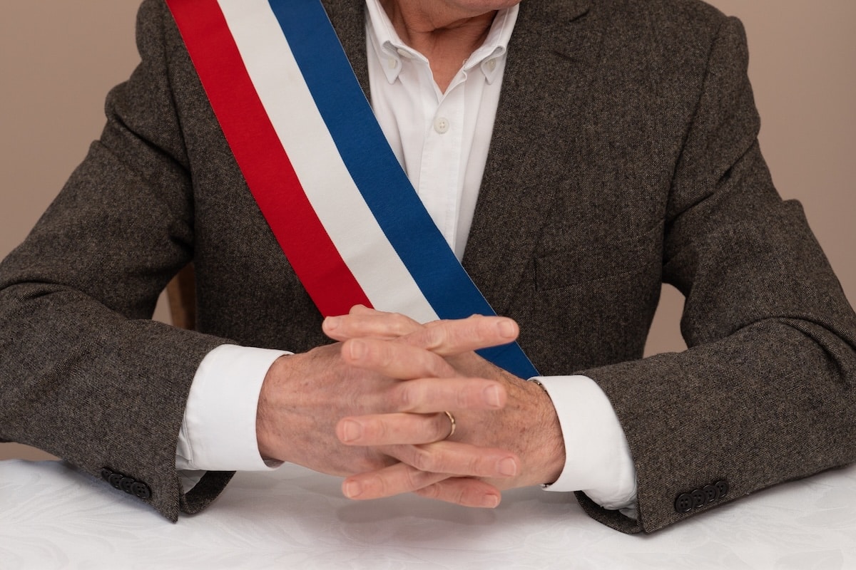Les nouveaux maires du Rassemblement National votent Poutine et Trump