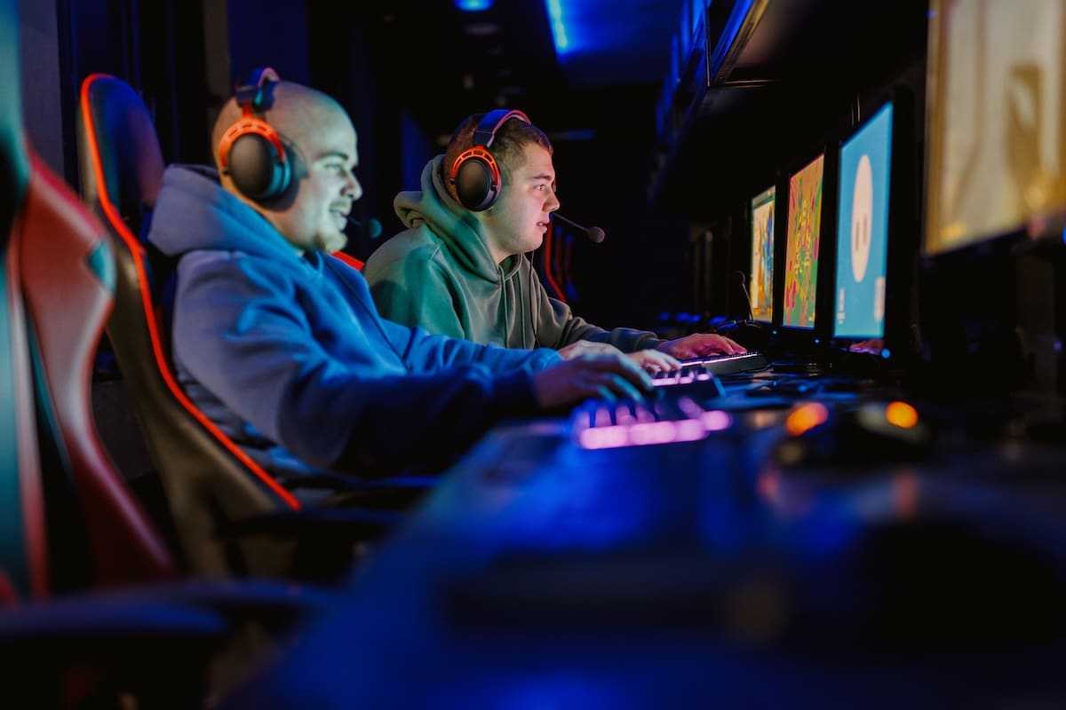 Comment les jeux en ligne brisent les stéréotypes et créent des communautés plus conviviales à travers l’Europe